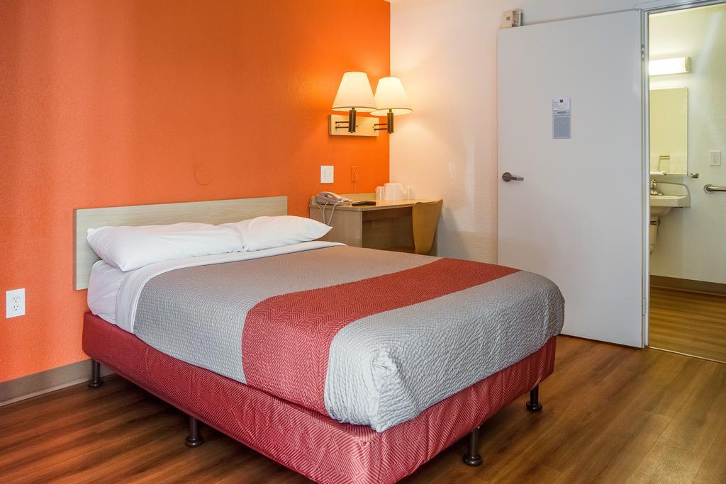 Motel 6-Kelso, Wa - Mt. St. Helens מראה חיצוני תמונה
