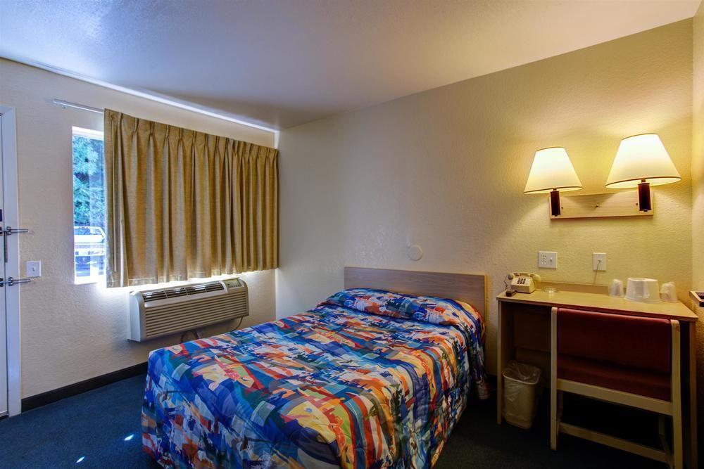 Motel 6-Kelso, Wa - Mt. St. Helens מראה חיצוני תמונה