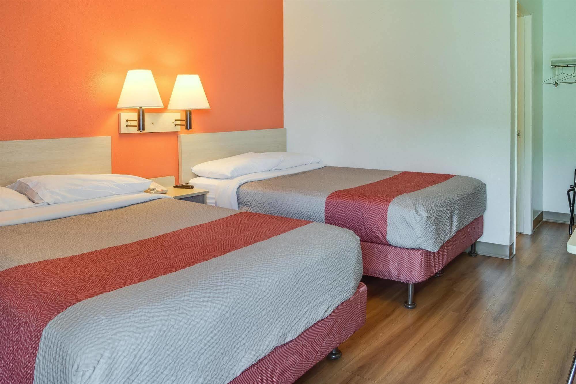 Motel 6-Kelso, Wa - Mt. St. Helens מראה חיצוני תמונה